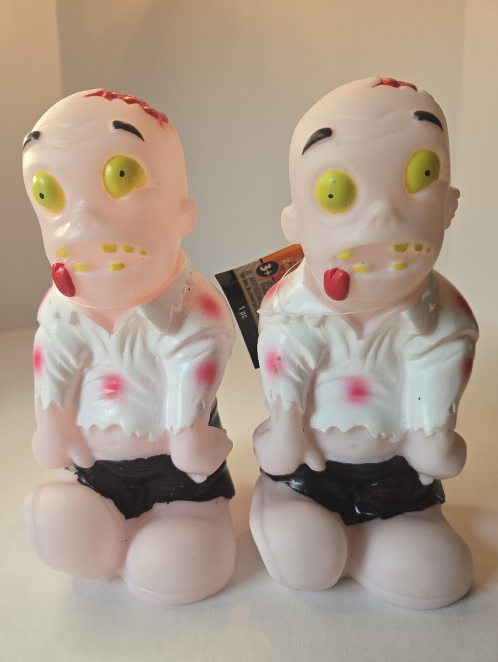 2 Moaning Zombies Halloween Hanging Out Tongue  Rubber Squeaky Toy 7" NWT